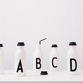 Drikkedunk med bogstav fra Design Letters
