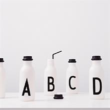 Drikkedunk med bogstav fra Design Letters