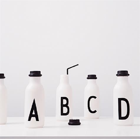 Drikkedunk med bogstav fra Design Letters