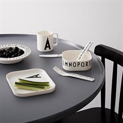 Legekuffert med personlig tritan spisesæt fra Design Letters