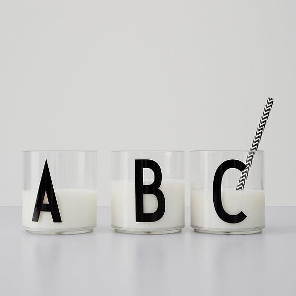 Børnekrus i Tritan med Arne Jacobsen vintage ABC  fra Design Letters
