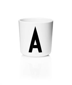 Børnekop Ecozen® børnekop med Arne Jacobsen bogstaver A til Z fra Design Letters