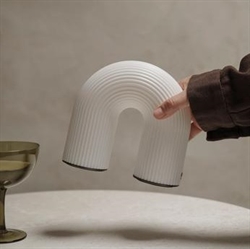 Vuelta ledningsfri bordlampe hvid fra Ferm Living