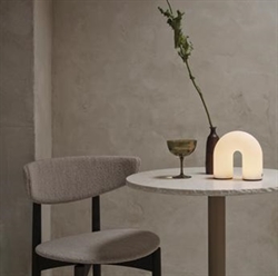Vuelta ledningsfri bordlampe hvid fra Ferm Living