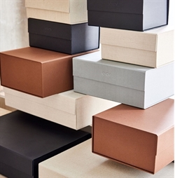 Hako Storages Box - Opbevaringsboks A5 caramel fra OYOY